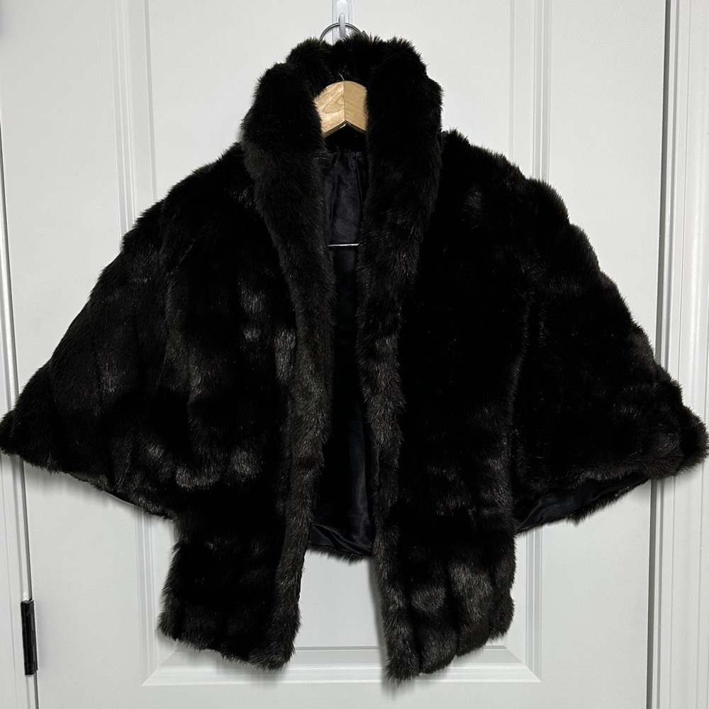 Wiman Women’s Faux Fur Drape/Cape Black M/L